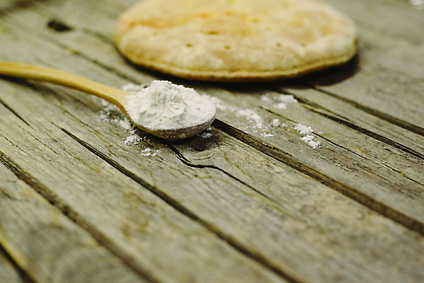 포토 JPG 해외이미지 음식 재료 탁자 요리 사람없음 목재 주방 식당 준비 날것 반죽 만들기 밀가루 밀가루반죽 해외202004 해외포토 나무 가구 모션 상점 가루 파일형식