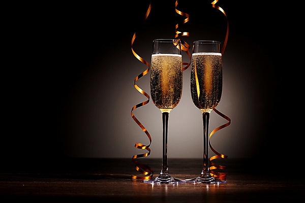 포토 JPG 해외이미지 디자인 기념일 행복 리본 음료 백그라운드 크리스마스 겨울 검은배경 새로움 기념 선물 사랑 사람없음 빛 상자 파티 축제 낭만 축하 알코올 샴페인 샴페인잔 해외202004 해외포토 계절 감정 컨셉 술잔 주류 이벤트 검은색 파일형식