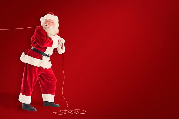 포토 JPG 해외이미지 전신 노년 남자 밧줄 크리스마스 한명 옆모습 빨간색 산타클로스 당기기 노인남자한명만 해외202004 해외포토 1 기념일 줄 뷰포인트 컬러 모션 사람 성인 남자한명만 노인남자만 파일형식