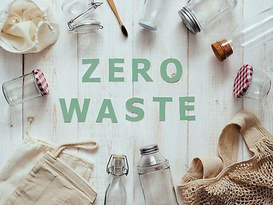 포토 JPG 해외이미지 가방 텍스트 유리병 사람없음 자연보호 재활용 플라스틱 에코 제로웨이스트 해외202004 해외포토 잡화 자연 재질 병_용기 환경 그린캠페인 보호 사회이슈 친환경 파일형식