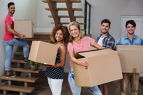 포토 JPG 해외이미지 백인 라이프스타일 응시 여자 남자 행복 가정 모션 새로움 아파트 주택 함께함 실내 서기 여러명 20대 캐주얼 상자 계단 우정 패키지 해외202004 해외포토 서양인 시선 옷 감정 다수 컨셉 사람 청년 내부 건물 생활 친구 파일형식
