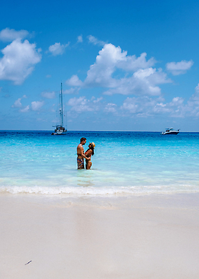 포토 JPG 해외이미지 나무 커플 여자 남자 모래 바다 섬 여행 백그라운드 잎 자연 하늘 휴가 휴식 손바닥 풍경 두명 물 여름 파란색 태양 맑음 침묵 바위 전원 고급 인도인 코코넛 세이셸 이국적 터키석 파라다이스 화강암 해외202309 해외포토 자연요소 외국인 식물 손 계절 컬러 컨셉 과일 관계 아프리카 날씨 사람 동양인 소리 암석 돌_바위 전기에너지 보석 생태계 파일형식