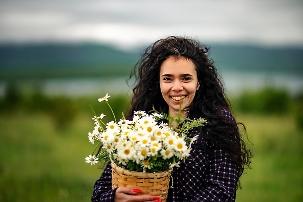 포토 JPG 해외이미지 식물 손 계절 꽃잎 꽃 꽃다발 백그라운드 컨셉 꽃무늬 자연 하늘 사랑 한명 야외 초록색 뷰티 정원 봄 낭만 벚꽃 흰색 시골 신선 개화 다발 허브 원예 데이지 부드러움 내추럴 캐모마일 어머니의날 해외202309 해외포토 1 기념일 감정 컬러 무늬 사람 취미 신체부위 감각 생태계 미국문화 파일형식