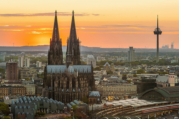 포토 JPG 해외이미지 유럽 여행 건축양식 주택 독일 사람없음 건물 강 도시풍경 성당 교회 황혼 일몰 새벽 도시 센터 역사 도심 타운 스카이라인 랜드마크 옛날 쾰른 해외202309 해외포토 자연요소 건축물 건축 나라 종교건축 풍경 노을 파일형식
