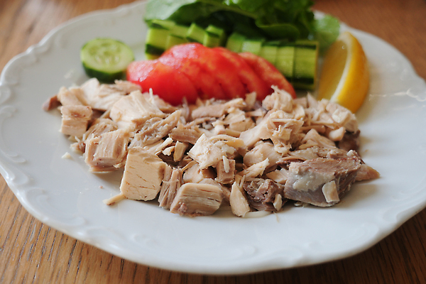 포토 JPG 해외이미지 접시 배너 토마토 채소 재료 건강 육류 씨앗 사람없음 초록색 식당 식사 치킨 흰색 그릴 가슴 자르기 먹기 메뉴 점심식사 끓이기 단백질 삶기 영양분 개조 해외202309 해외포토 식물 식기 컬러 식재료 모션 주방용품 신체부위 상점 닭고기요리 영양소 파일형식