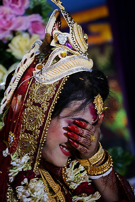포토 JPG 해외이미지 전통 종교 결혼 컨셉 결혼식 왕관 사람없음 장식 뷰티 덮개 기도 축하 의식 수줍음 사리 숭배 힌두교 해외202309 해외포토 감정 이벤트 뚜껑 파일형식