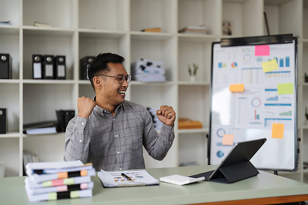 포토 JPG 해외이미지 직업 손 남자 산업 컨셉 비즈니스 건축양식 통신 공장 성공 협력 노동자 악수 안전 사람 두명 건물 사무실 거래 인사 업무 작업 비즈니스맨 엔지니어 감독 헬멧 건축가 계약 경영자 청사진 공학 떨림 건축업자 계약자 프로젝트 해외202309 해외포토 건축물 교육 건축 공업 모션 손짓 신체부위 예절 직장인 기술자 보호장비 리더 파일형식