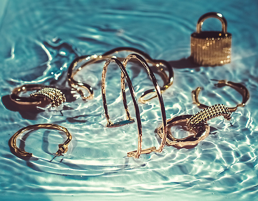 포토 JPG 해외이미지 물결 백그라운드 선물 사람없음 물 귀걸이 우아함 청록색 팬던트 해외202309 해외포토 자연요소 컬러 컨셉 장신구 파일형식