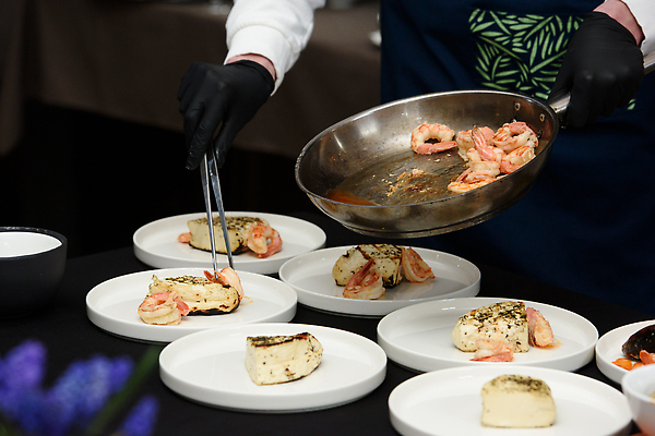 포토 JPG 해외이미지 전통 접시 음식 조각 장갑 토마토 디저트 염소 치즈 새우 건강 육류 요리 사람없음 식당 식사 튀김 흰색 신선 양 맛 그릴 아침식사 지중해 그리스 심플 홍합 핀셋 그리스인 채식주의자 철강 페스츄리 맛있는 페타치즈 튀르키예 해외202309 해외포토 서양인 식기 잡화 유럽 아시아 빵 바다 컬러 컨셉 채소 식재료 포유류 주방용품 어패류 유제품 갑각류 상점 도구 채식 파일형식