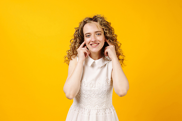 포토 JPG 해외이미지 모델 학생 응시 감정 손가락 청소년 스트레스 갈색머리 실내 한명 사람 10대 귀여움 침묵 소리 듣기 고통 표현 최고 좌절 두통 긍정 귀 충격 시끄러움 문제 고립 그만 반응 비명 압력 힙스터 해외202309 해외포토 1 헤어스타일 손 시선 패션 컨셉 모션 내부 신체부위 질병 파일형식