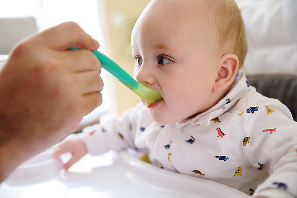 포토 JPG 해외이미지 라이프스타일 행복 아들 얼굴 어린이 음식 2 의자 과일 가족 엄마 주택 함께함 건강 한명 사람 소년 부모 숟가락 식사 육아 표현 아기 도움 달콤 아침식사 먹이 먹기 배고픔 유기농 주부 점심식사 월 돌봄 수유 영양분 해외202309 해외포토 1 웰빙 남자 감정 가구 컨셉 관계 모션 수저 건물 생활 신체부위 날짜 맛 파일형식