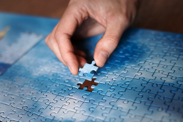 포토 JPG 해외이미지 손 조각 백그라운드 컨셉 비즈니스 부분 놀이 하늘 성공 아이디어 함께함 한명 사람 경기 건물 도전 게임 흰색 업무 퍼즐 끝 목표 계획 연결 접속 심볼 사인 문제 해결 골 대답 마지막 통일 실종 해외202309 해외포토 1 건축물 스포츠 컬러 신체부위 작업 사건 파일형식