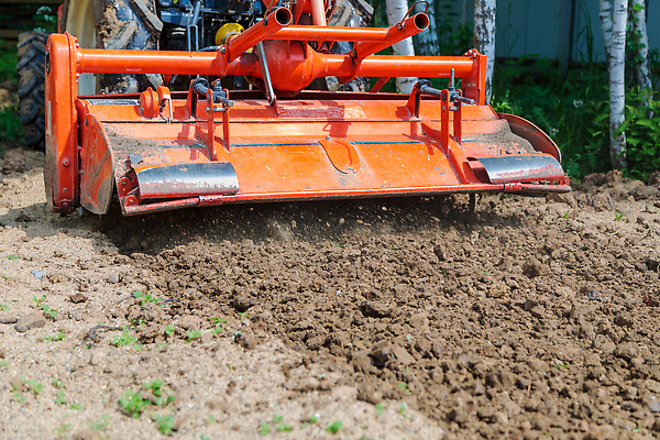 포토 JPG 해외이미지 지구 모래 밭 농업 비즈니스 표면 사람없음 농경지 정원 경작 기계 흙 장비 시골 업무 땅 자르기 준비 갈기 트랙터 엔진 땅바닥 땅파기 밭일 섞기 해외202309 해외포토 산업 모션 바닥 농장 농사 작업 농기계 특수차량 파일형식