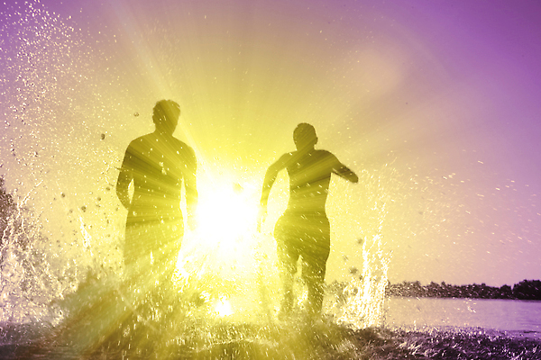 포토 JPG 해외이미지 남자 행복 실루엣 모래 바다 여행 가족 자연 하늘 휴가 휴식 함께함 웃음 성인 야외 두명 물 달리기 햇빛 태양 파티 맑음 점프 일몰 우정 기쁨 자유 그룹 주말 해외202309 해외포토 자연요소 감정 컨셉 관계 모션 날씨 촬영기법 표정 사람 이벤트 친구 노을 생태계 파일형식