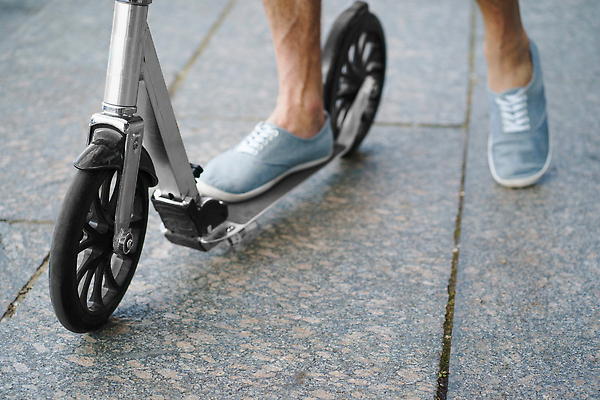 포토 JPG 해외이미지 라이프스타일 공원 여행 운동화 이동 사업가 교통시설 거리 안내 한명 서기 사람 성인 여름 숫자 운전 스쿠터 도시 비즈니스맨 우아함 경영자 에코 위치 바둑 세대 방법 신발장 스타일 놓기 해외202309 해외포토 직업 문자 1 계절 공공시설 남자 교통 신발 컨셉 비즈니스 모션 놀이 생활 환경 오토바이 직장인 시설 리더 파일형식