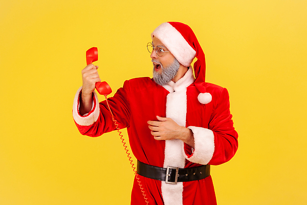 포토 JPG 해외이미지 스튜디오촬영 백인 손 남자 크리스마스 통신 새해 실내 말하기 대화 한명 사람 성인 옆모습 스마트폰 산타클로스 놀람 표현 반지 잡기 기다림 연결 질문 전화기 귀 텔레마케팅 충격 고정 부름 소통 고립 노란배경 답변 크리스마스이브 해외202309 해외포토 서양인 1 기념일 감정 뷰포인트 백그라운드 컨셉 장신구 모션 표정 내부 신체부위 핸드폰 스마트기기 노란색 서비스업 파일형식