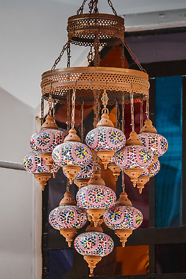 포토 JPG 해외이미지 전통 디자인 아시아 문화 여행 이스탄불 실내 이집트 선물 미술 사람 동양인 사람없음 내부 장식 컬러풀 뷰티 세일 여행객 상점 램프 도자기 시장 상품 쇼핑몰 향신료 무역 기념품 동쪽 칠면조 공예가 랜드마크 백자 아랍어 옛날 콘스탄티노플 튀르키예 해외202309 해외포토 나라 산업 컬러 아프리카 조류 문화예술 조명 인종 방향 오브젝트 향미료 파일형식