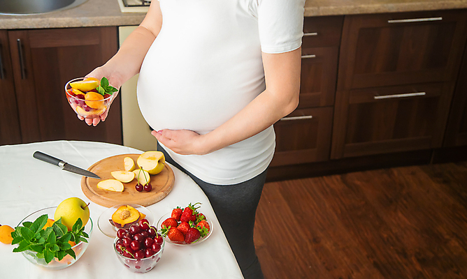 포토 JPG 해외이미지 그릇 여자 행복 딸기 도마 건강 관리 한명 성인 주방 임산부 임신 체리 사과 허브 복숭아 식칼 살구 성인여자한명만 해외202309 해외포토 식물 1 식기 감정 과일 주방용품 사람 여자한명만 성인여자만 파일형식