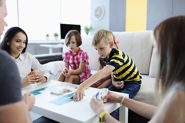 포토 JPG 해외이미지 라이프스타일 딸 행복 어린이 통신 가족 놀이 탁자 엄마 협력 주택 함께함 실내 미소 사람 소년 여러명 성인 취미 스터디 뷰티 반사 디지털 경쟁 우정 유치원 방 육아 게임 신용카드 그룹 대표 갑판 집중 커뮤니티 정직 진짜 디톡스 브레인스토밍 해외202309 해외포토 교육 남자 감정 가구 다수 컨셉 배_교통 관계 표정 건강 내부 건물 생활 금융 친구 학습 파일형식