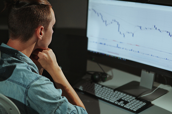 포토 JPG 해외이미지 직업 학생 라이프스타일 디자인 교육 인터넷 비즈니스 사업가 노동자 주택 아이디어 한명 노트북 스터디 컴퓨터 사무실 디지털 비즈니스맨 암호 야간 저녁 연결 상인 사이버 무역 온라인 해커 혁명 개발 게이머 데이터베이스 소프트웨어 프로그래머 프로그램 프로젝트 프리랜서 해외202309 해외포토 자연요소 1 남자 산업 컨셉 사람 건물 생활 전자제품 학습 직장인 범죄 파일형식