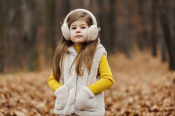 포토 JPG 해외이미지 백인 라이프스타일 계절 공원 행복 어린이 음악 이어폰 컨셉 잎 자연 놀이 휴가 휴식 따뜻함 한명 야외 뷰티 노란색 바구니 헤드폰 듣기 춤 잡기 볼륨 숲 9월 11월 청각 10월 이러닝 해외202309 해외포토 서양인 식물 1 공공시설 감정 컬러 음향기기 모션 문화예술 사람 생활 날짜 생태계 파일형식