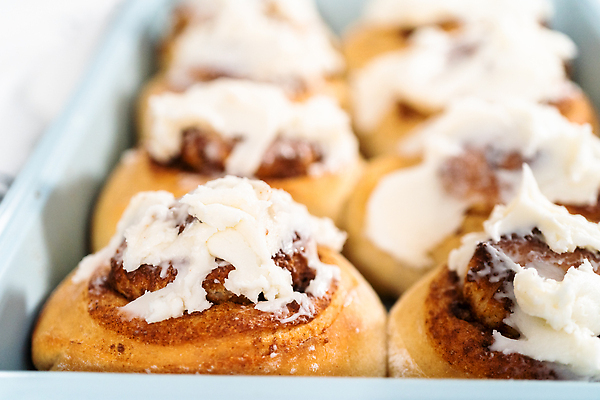 포토 JPG 해외이미지 그릇 사람없음 달콤 롤빵 시나몬 시나몬롤 해외202309 해외포토 식기 빵 디저트 맛 파일형식