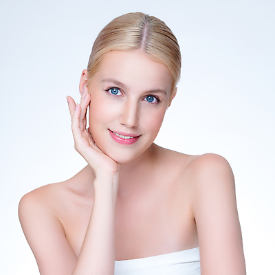 포토 JPG 해외이미지 응시 여자 한명 상반신 성인 앞모습 뷰티 턱괴기 성인여자한명만 해외202309 해외포토 1 시선 뷰포인트 모션 사람 여자한명만 성인여자만 파일형식