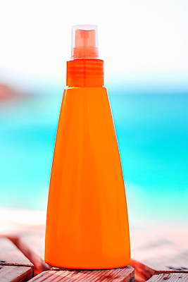 포토 JPG 해외이미지 바다 사람없음 야외 주황색 선탠 오일 공병 썬텐오일 해외202309 해외포토 음식 컬러 화장품 병_담는 파일형식