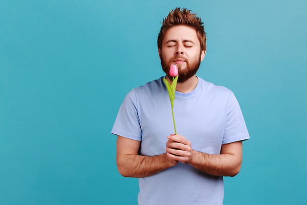 포토 JPG 해외이미지 식물 백인 남자 꽃 행복 감정 꽃무늬 청소년 휴가 친절 실내 발렌타인데이 선물 사랑 한명 사람 이벤트 뷰티 유행 놀람 봄 낭만 튤립 벚꽃 신선 잡기 날짜 순수 파란배경 냄새 고립 스타일 해외202309 해외포토 서양인 1 계절 백그라운드 컨셉 무늬 모션 데이이벤트 표정 내부 파란색 파일형식