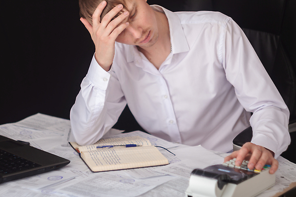 포토 JPG 해외이미지 남자 생각 사업가 스트레스 피곤 사람없음 경쟁 고통 정보 업무 도움 비즈니스맨 뉴스 닫기 고독 예측 균형 실업 분석 고민 컨설턴트 상담 투자 불행 전략 평가 회계 파산 소통 배려 인출 잘못 출판 투자자 혼자 효과 해외202309 해외포토 직업 감정 컨셉 비즈니스 모션 사람 금융 경제 작업 직장인 전문직 파일형식