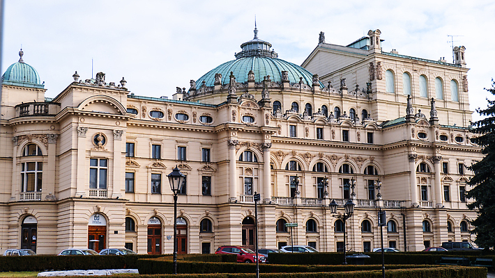 포토 JPG 해외이미지 외관 유럽 종교 문화 여행 백그라운드 건축양식 벽돌 거리 사람없음 건물 도시풍경 성당 교회 여행객 탑 도시 홀 중세 역사 시장 메인 정사각형 광택 타운 폴란드 천연기념물 고딕 구시가지 랜드마크 바로크 바실리카 옛날 전국 크라쿠프 해외202309 해외포토 도형 건축물 건축 나라 종교건축 사람 풍경 공간 파일형식