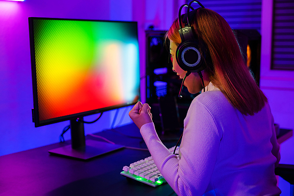 포토 JPG 해외이미지 라이프스타일 여자 남자 행복 스포츠 인터넷 태국 놀이 성공 주택 기술 미소 사람 앉기 동양인 두명 10대 컴퓨터 모니터 헤드폰 기쁨 방 게임 우승 쥐 사이버 마이크 흥분 전자 온라인 동영상 위로 게이머 비디오게임 승자 플레이어 필승 해외202309 해외포토 감정 아시아 음향기기 컨셉 모션 청소년 표정 인종 건물 생활 전자제품 최고 설치류 파일형식