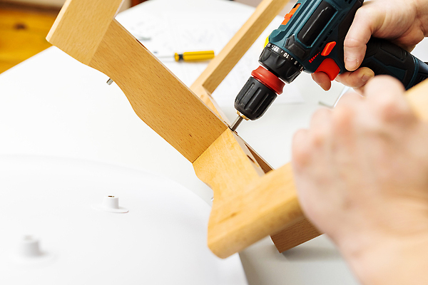 포토 JPG 해외이미지 직업 손 디자인 커플 남자 가구 의자 비즈니스 가족 노동자 아파트 주택 실내 사랑 사람 사람없음 내부 목재 방 장비 기구 공구 업무 드라이버 수리 목수 묘사 서비스 목공예 고정 리빙 국회 조립 명령 공예가 설치 송곳 업그레이드 재주꾼 조작 밀레니얼 해외202309 해외포토 나무 감정 생활용품 재료 관계 건물 신체부위 경제 도구 작업 공예 파일형식