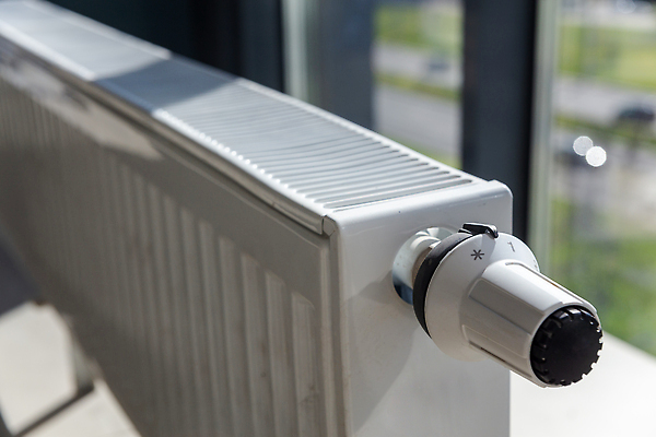 포토 JPG 해외이미지 겨울 바닥 주택 실내 손잡이 사람없음 금속 힘 기계 공연 장비 에너지 추위 흰색 묘사 위치 시스템 난방 온도 다이얼 조절 설정 유지 라디에이터 인터페이스 제어 카피스페이스 안락 해외202309 해외포토 계절 컬러 컨셉 재질 이벤트 내부 건물 공백 파일형식