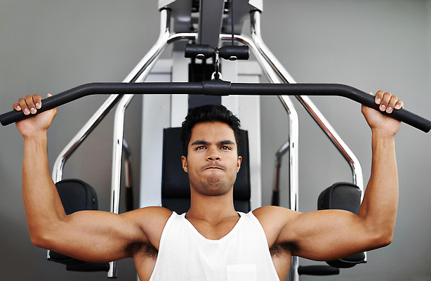 포토 JPG 해외이미지 남자 근육 한명 상반신 성인 앞모습 운동 헬스장 자신감 당기기 등운동 성인남자한명만 해외202309 해외포토 1 감정 뷰포인트 모션 건강 사람 헬스 남자한명만 성인남자만 파일형식