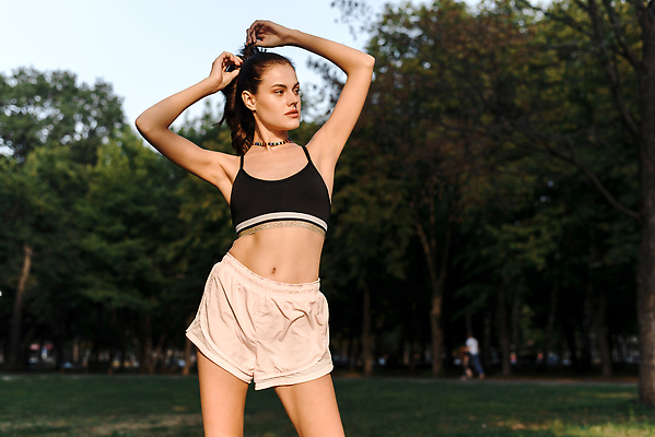 포토 JPG 해외이미지 백인 라이프스타일 공원 여자 행복 스포츠 포즈 신체 요가 모션 자연 휴식 건강 한명 사람 성인 야외 초록색 운동복 운동 뷰티 평화 일출 스트레칭 날씬함 연습 달리기선수 해외202309 해외포토 서양인 1 웰빙 옷 공공시설 감정 컬러 컨셉 생활 노을 몸매 생태계 육상선수 파일형식