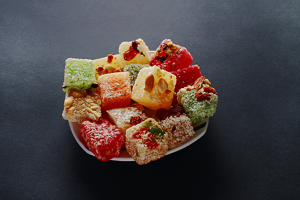 포토 JPG 해외이미지 전통 라이프스타일 접시 음식 백그라운드 오렌지 과일 디저트 건강 요리 사람없음 빨간색 컬러풀 노란색 쌓기 과자 식사 어둠 회색 견과류 신선 달콤 맛 아침식사 설탕 유기농 동쪽 내추럴 식욕 이국적 페스츄리 피스타치오 핸드메이드 맛있는 튀르키예 해외202309 해외포토 식기 웰빙 아시아 빵 컬러 컨셉 모션 생활 방향 파일형식