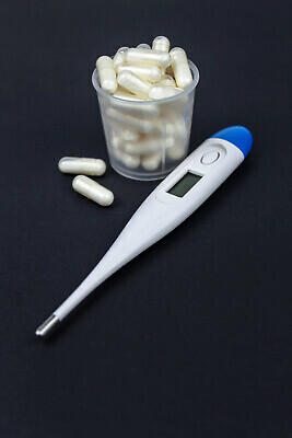 포토 JPG 해외이미지 접시 커피 백그라운드 건강 병원 사람없음 옆모습 치료 컵 컬러풀 알약 약 갈색 검은색 고통 장비 흰색 기구 공구 도움 열 질병 온도계 약국 온도 중독 보충 돌봄 치료제 화학물질 항생제 코로나바이러스 해외202309 해외포토 식기 감정 음료 뷰포인트 컬러 컨셉 의학 모션 도구 화학 바이러스 파일형식