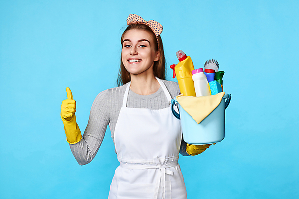 포토 JPG 해외이미지 여자 리본 한명 들기 상반신 성인 앞모습 바구니 앞치마 청소 세제 준비 스프레이 고무장갑 따봉 걸레 성인여자한명만 해외202309 해외포토 1 뷰포인트 장갑 모션 사람 최고 청소도구 고무 여자한명만 성인여자만 파일형식