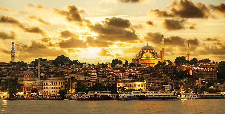 포토 JPG 해외이미지 아시아 여행 하늘 이스탄불 동양인 사람없음 건물 물 성당 교회 황혼 일몰 도시 만 보트 야간 이슬람교 모스크 수로 포트 스카이라인 칠면조 빛망울 구시가지 랜드마크 채널 콘스탄티노플 튀르키예 해외202309 해외포토 자연요소 건축물 나라 종교 배_교통 종교건축 조류 인종 빛 노을 파일형식