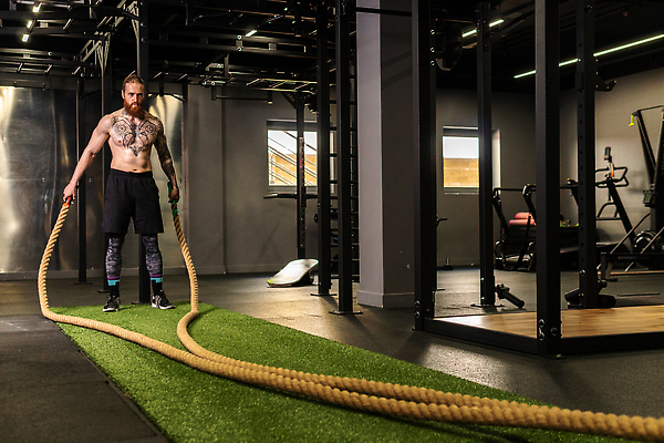 포토 JPG 해외이미지 1 라이프스타일 남자 밧줄 스포츠 파도 십자가 밭 신체 모션 근육 건강 한명 서기 사람 야외 초록색 운동 힘 잡기 결심 버리기 연습 창고 체육관 싸움 근육질 노력 무거움 땅바닥 어려움 운동가 해외202309 해외포토 줄 바다 컬러 컨셉 농업 바닥 생활 무게 몸매 파일형식