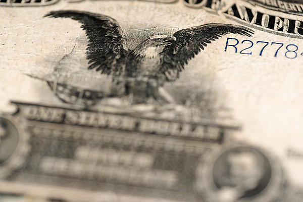 포토 JPG 해외이미지 템플릿 1 디자인 지폐 돈 패턴 비즈니스 성공 사람없음 초록색 금융 숫자 달러 쪽지 미국 펼침 저축 골동품 역사 시장 재산 고급 구매 은색 독수리 계산서 대출 계좌 승인 옛날 워싱턴 증명서 해외202309 해외포토 문자 컬러 컨셉 북아메리카 무늬 모션 조류 경제 쇼핑 파일형식