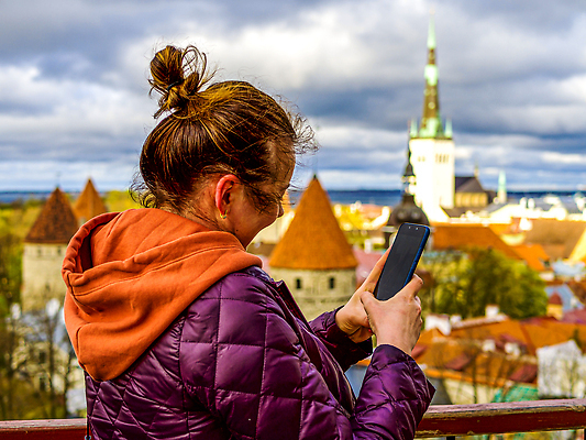 포토 JPG 해외이미지 모델 직업 여행 지도 사업가 손가락 놀이 모바일 세포 한명 사람 스마트폰 핸드폰 유행 카메라 기쁨 자유 게임 막대기 승차 지중해 스마트 검색 그림 흥분 기회 정사각형 슛 방문 온라인 일반 고용 비명 셀프 힙스터 해외202309 해외포토 도형 1 손 패션 감정 바다 컨셉 모션 전자제품 스마트기기 구직 채용 파일형식