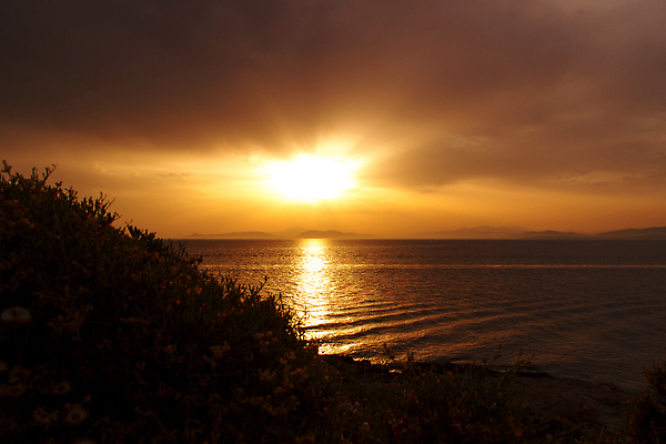 포토 JPG 해외이미지 구름 유럽 길 바다 섬 여행 백그라운드 오렌지 자연 하늘 휴가 풍경 사람없음 가로 물 여름 빛 햇빛 태양 반사 노란색 일몰 저녁 지중해 그리스 암초 수평선 해외202309 해외포토 자연요소 계절 나라 컬러 과일 노을 야간 생태계 파일형식