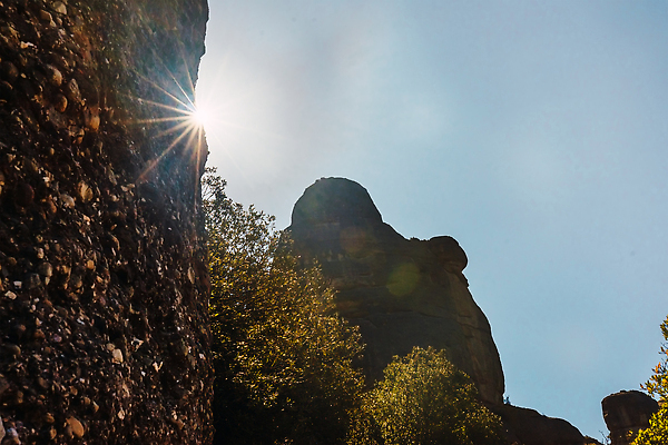 포토 JPG 해외이미지 나무 길 여행 잎 자국 날씨 휴가 산 따뜻함 사람없음 야외 가로 빛 햇빛 여행객 걷기 고요 활발 기쁨 하이킹 시골 시간 스페인 정상 숲 모험가 통로 시력 방문 연금 웅장함 절정 호스텔 혼자 카피스페이스 해외202309 해외포토 식물 감정 유럽 컨셉 모션 숙소 레저 사람 태양 공백 파일형식