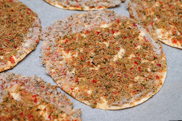 포토 JPG 해외이미지 전통 접시 음식 백그라운드 토마토 채소 파프리카 피자 파슬리 육류 요리 사람없음 식당 냉동 식사 저녁식사 소고기 신선 맛 인스턴트 굽기 먹기 레몬 슬라이스 반죽 후추 양고기 칠면조 슈퍼마켓 점심식사 냉동고 다진 핸드메이드 맛있는 튀르키예 해외202309 해외포토 식기 아시아 컨셉 과일 식재료 모션 조류 패스트푸드 서양음식 상점 구이 향신료 파일형식