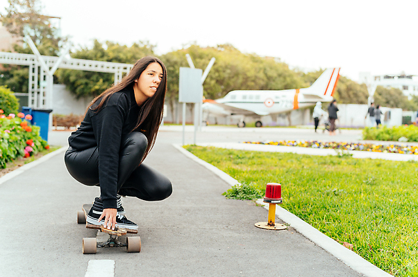 포토 JPG 해외이미지 라이프스타일 커플 여자 행복 스포츠 거리 비행기 사랑 한명 미소 웃음 사람 취미 여름 청춘 뷰티 유행 검은색 우정 기쁨 스케이트 가을 잡기 도시 스케이트보드 펑키 히스패닉 스케이터 프리랜서 스타일 해외202309 해외포토 직업 1 계절 감정 스포츠용품 컬러 컨셉 관계 항공교통 모션 운동선수 대중교통 표정 생활 친구 보드_스포츠 파일형식