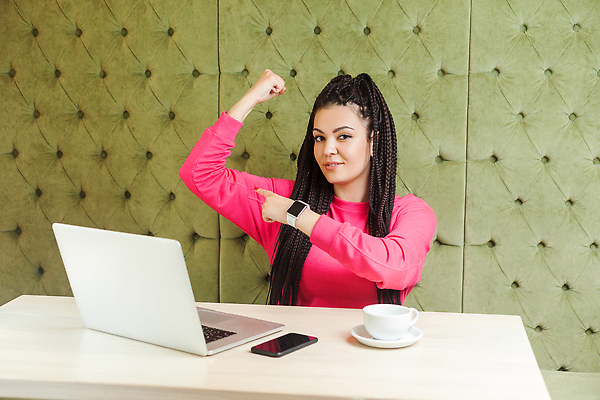 포토 JPG 해외이미지 여자 행복 스포츠 신체 비즈니스 중동 손가락 청소년 성공 노동자 관리 한명 사람 노트북 사무실 힘 에너지 가리킴 우승 자신감 대표 만족 리더 근육질 보여주기 히스패닉 녹색배경 승자 이두근 프리랜서 필승 튀르키예 해외202309 해외포토 직업 1 손 감정 나라 아시아 백그라운드 컨셉 모션 근육 손짓 초록색 전자제품 최고 몸매 파일형식