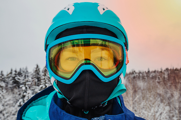 포토 JPG 해외이미지 라이프스타일 응시 시선 여자 유럽 안경 얼굴 스포츠용품 겨울 자연 스키 산 한명 경사 야외 앞모습 운동복 컬러풀 추위 스노우보드 헬멧 명상 휴양지 스노우보더 라이더 벨로루시 카피스페이스 해외202309 해외포토 1 잡화 옷 계절 나라 스포츠 뷰포인트 컬러 겨울스포츠 운동선수 사람 생활 신체부위 공백 장소 보드_스포츠 보호장비 오브젝트 생태계 파일형식