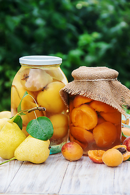 포토 JPG 해외이미지 계절 열매 음식 잎 유리 디저트 건강 사람없음 목재 초록색 여름 노란색 주방 수확 가을 흰색 신선 항아리 달콤 맛 보호 큼 잼 설탕 먹기 유기농 매움 피클 시럽 블랙베리 살구 채식주의자 핸드메이드 카피스페이스 맛있는 해외202309 해외포토 나무 식물 웰빙 컬러 컨셉 농업 과일 재료 모션 재질 공백 도자기 소스_음식 크기 채식 절임 파일형식